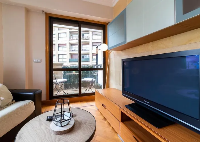 Comfy & Luminous Terrace Apartment