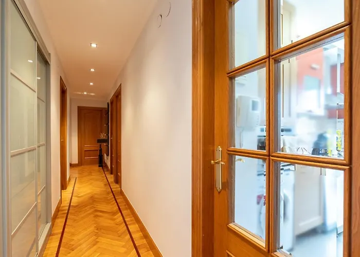 Comfy & Luminous Terrace Apartment